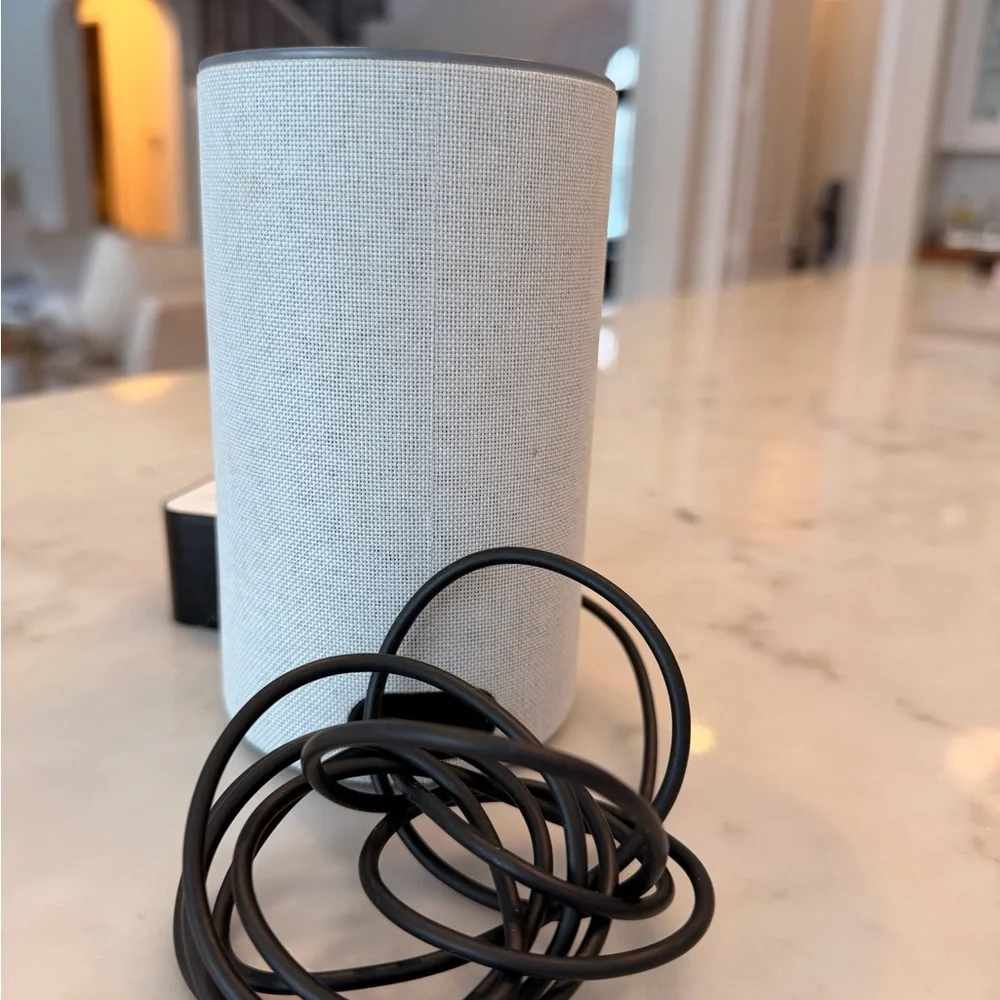 Amazon Echo Smart Speaker (2nd generation) in Sandstone, EUC - Picture 4 of 4